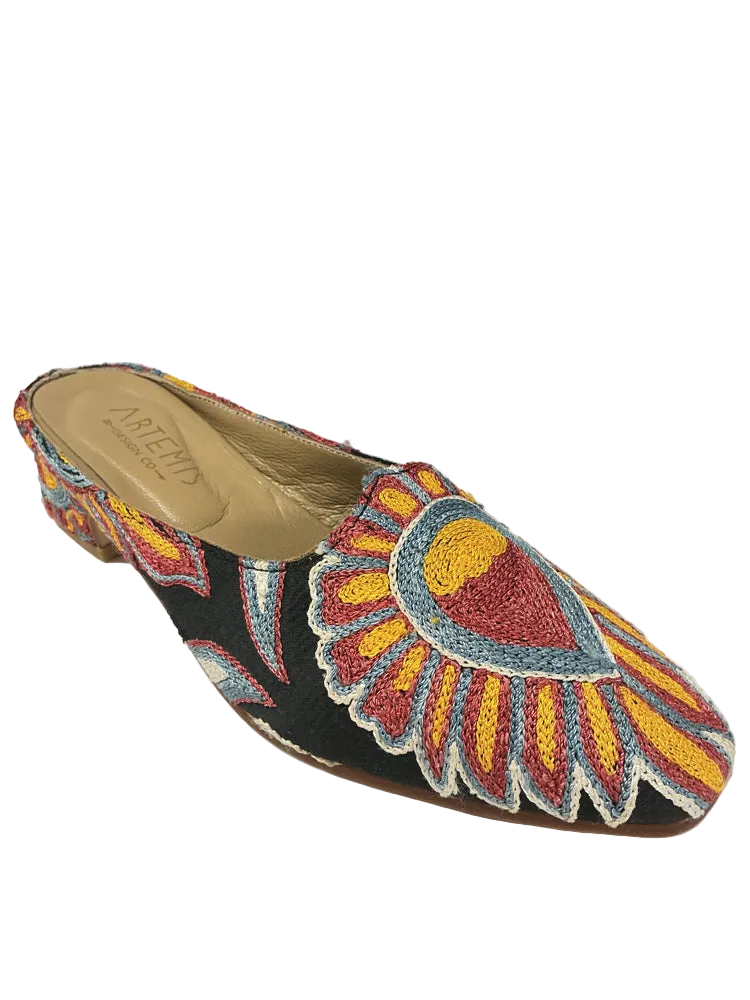 Artemis Shoe Size 7.5 Black multi Mules