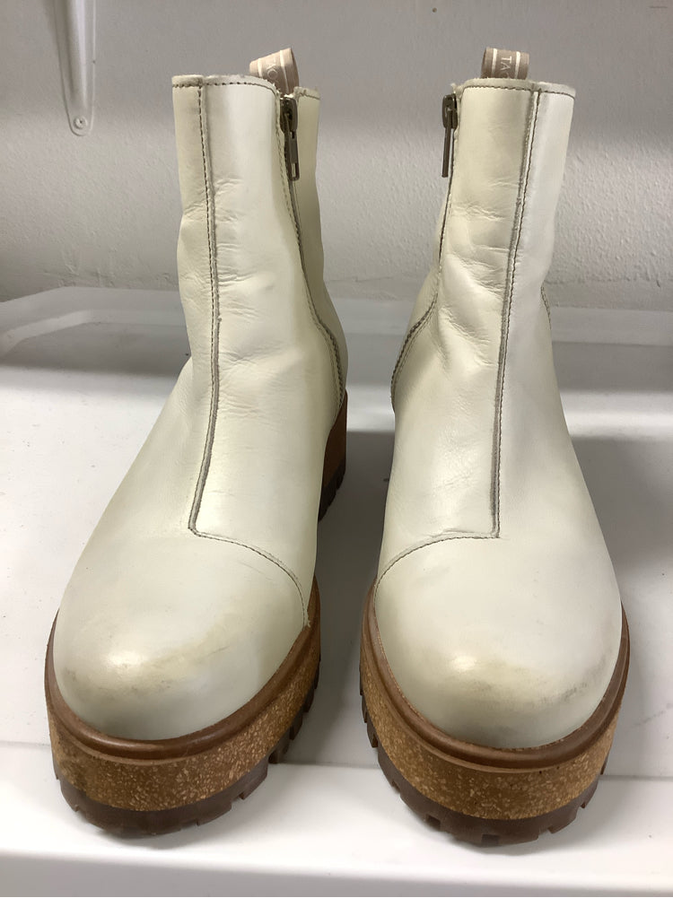 Taos Shoe Size 7.5 Cream Downtown Booties