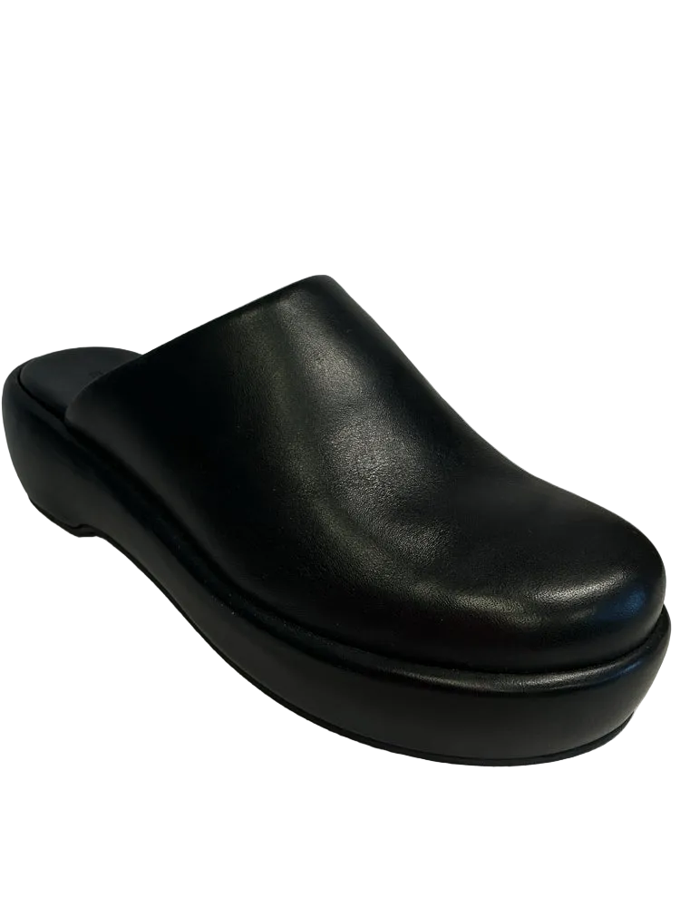 Everlane Shoe Size 8.5 Black The Puffa Clogs