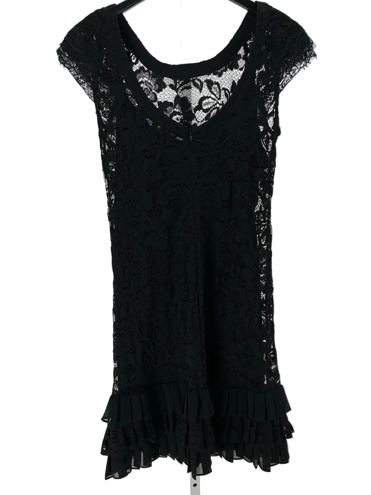 cartise Size 6 Black Dress