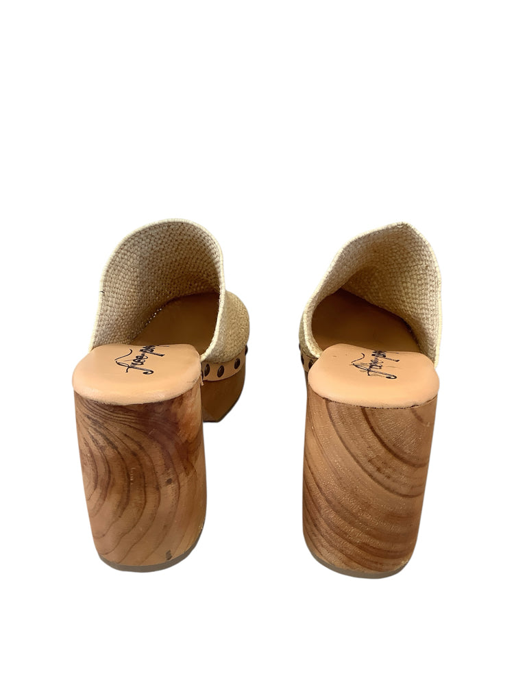 Free People Shoe Size 7.5 Tan Clogs