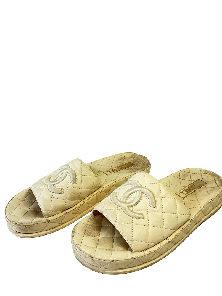 Chanel Shoe Size 9.5 Cream Slides