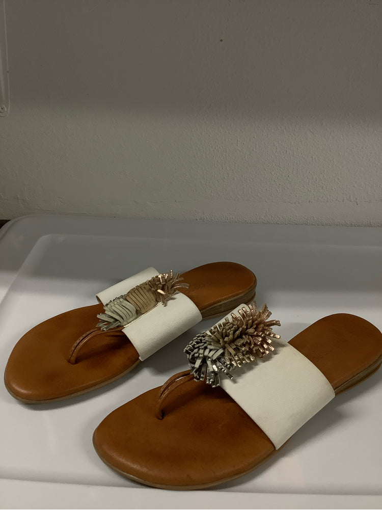 Andre Assous Shoe Size 8 White multi Novalee Sandals