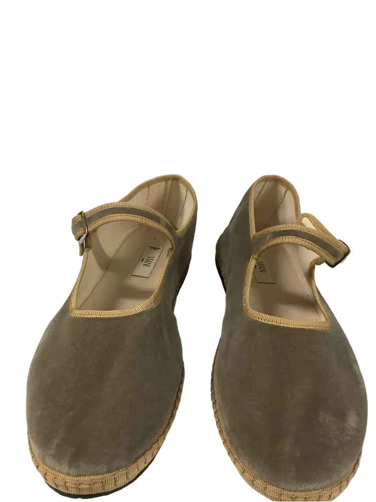 Viani Shoe Size 9 Gray & Tan Friulane Flats