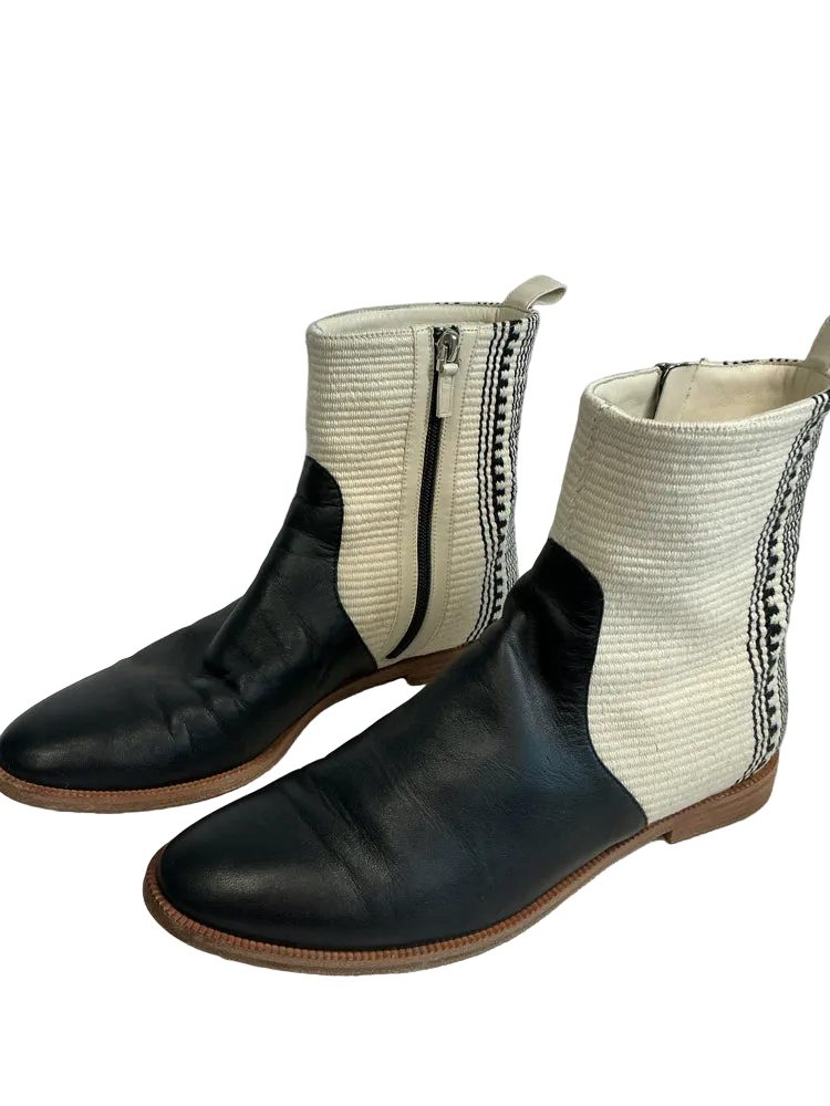 Amambaih Shoe Size 8 Black & White Julia Booties