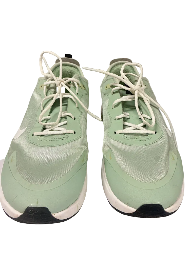 Nike Shoe Size 9 Green Air Max Dia Sneakers