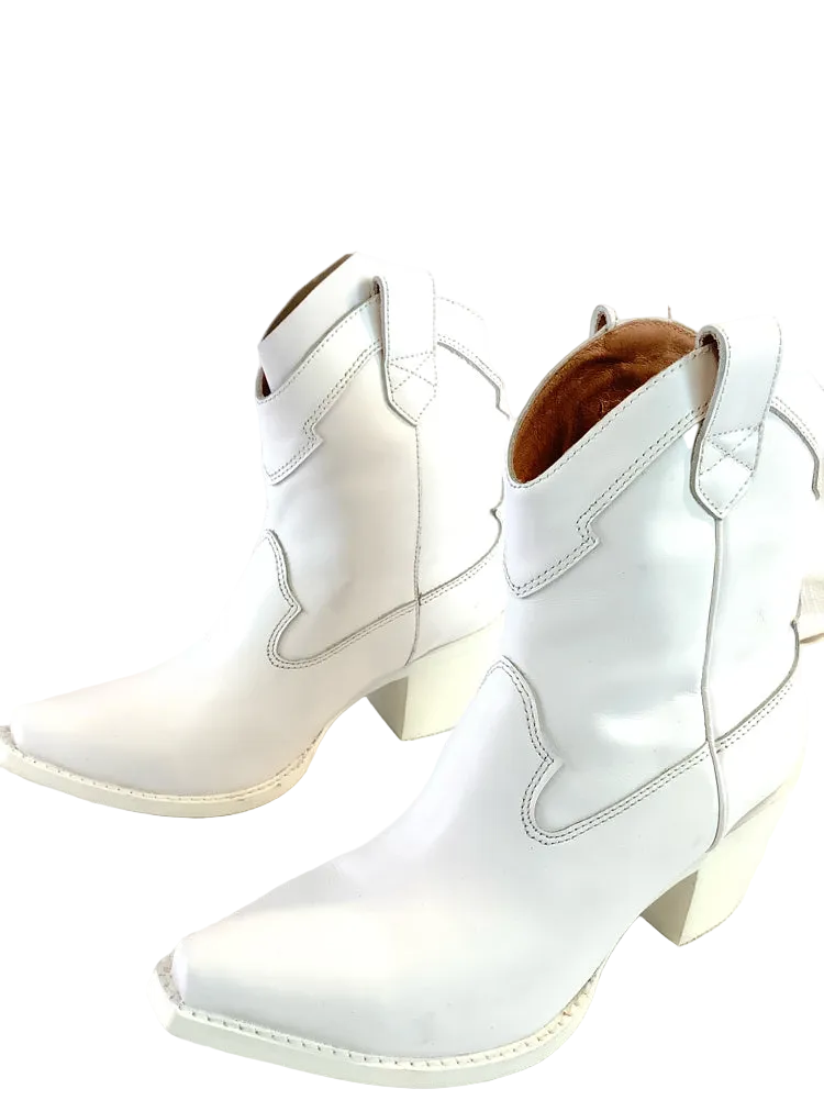 Jeffrey Campbell Shoe Size 6 White Booties