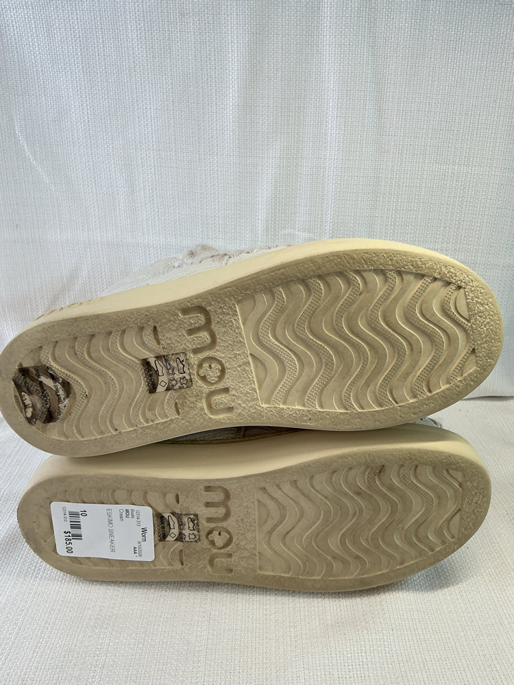 MOU Shoe Size 10 Cream Boots
