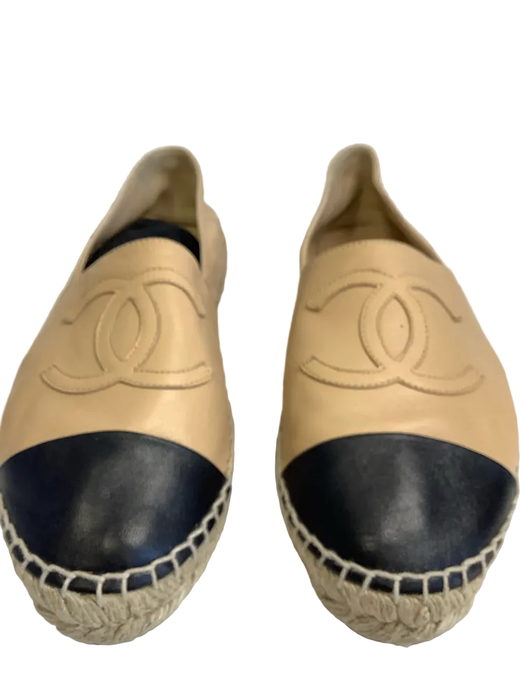 Chanel Shoe Size 8.5 Tan & Black Flats