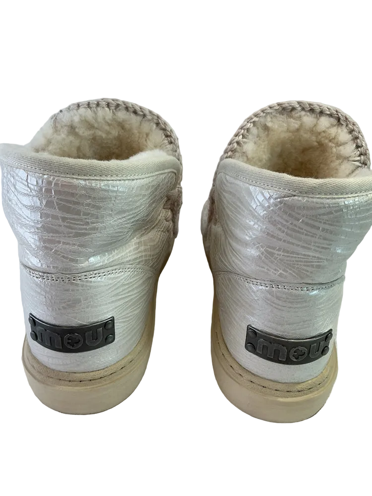 MOU Shoe Size 10 Cream Boots