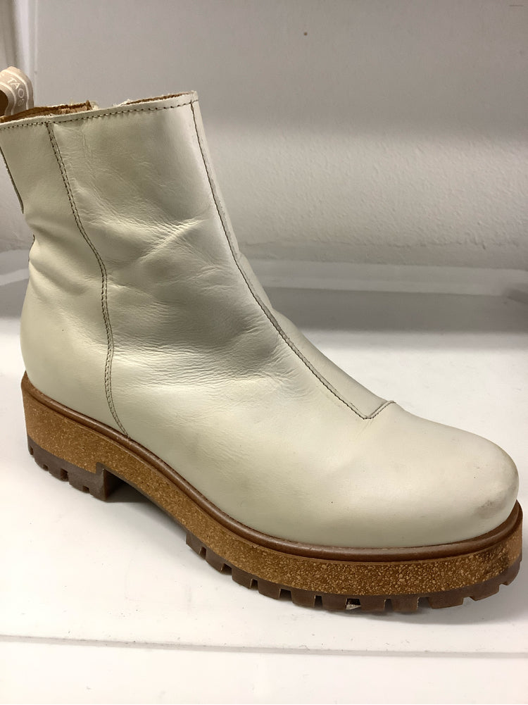 Taos Shoe Size 7.5 Cream Downtown Booties