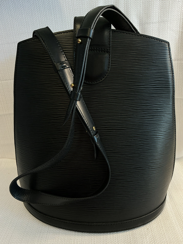 Louis Vuitton Black Cluny Handbags