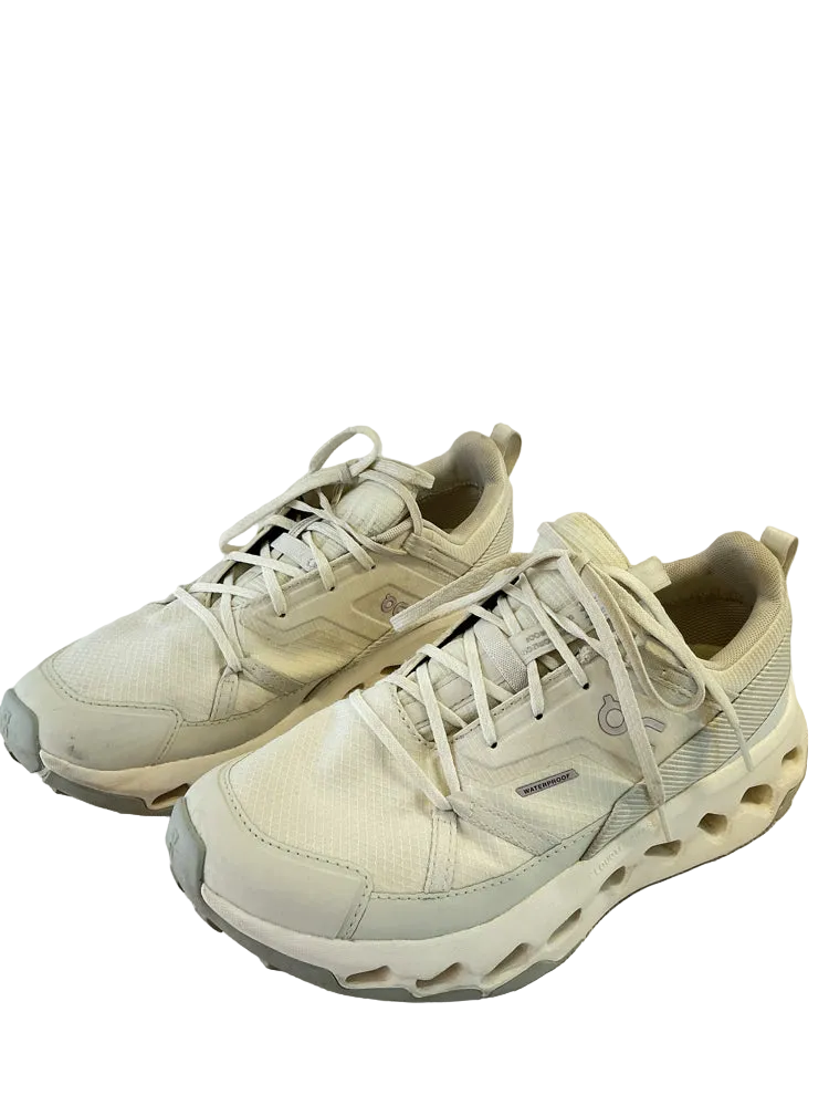 ON Shoe Size 7.5 Cream Sneakers