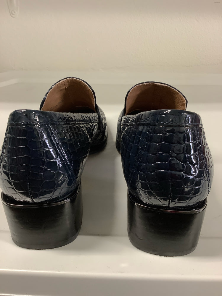 Donald Pliner Shoe Size 8.5 Navy Avi Loafers