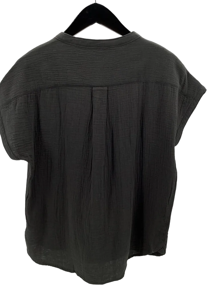 Faherty Size M Gray Shirt