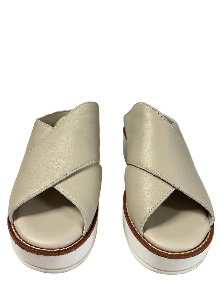 Silent D Shoe Size 7/7.5 Gray Sandals