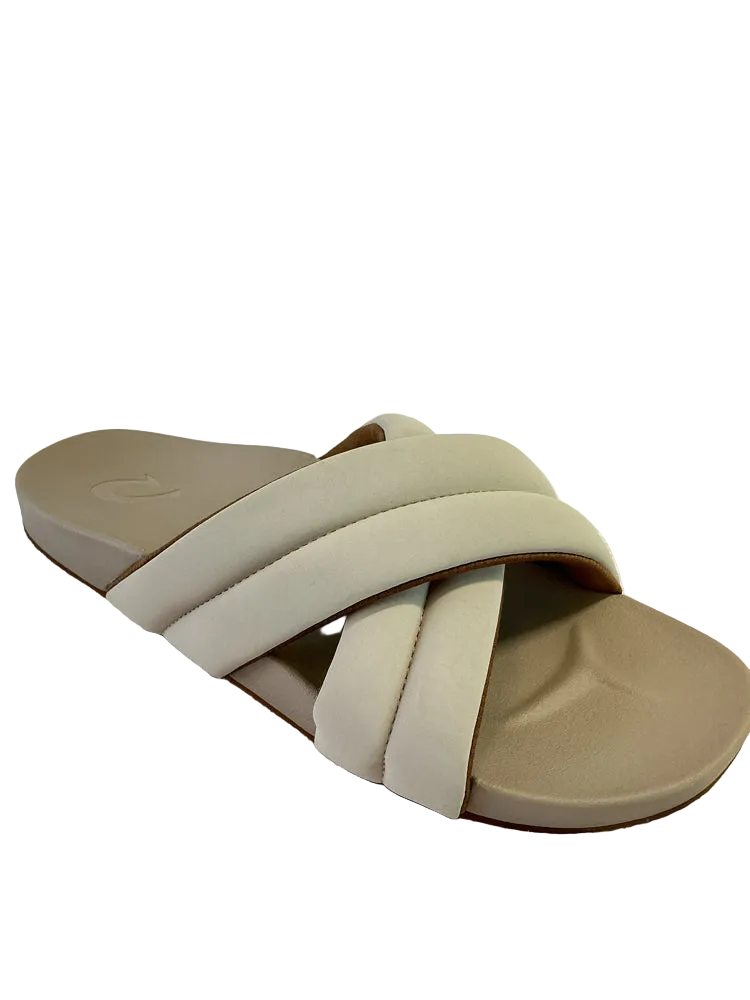 OluKai Shoe Size 8 Tan Hila Sandals