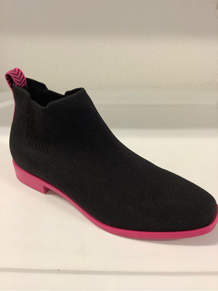 vivaia Shoe Size 8.5 Black & Pink Ryan Pro Booties