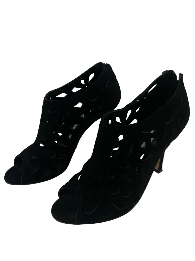 Manolo Blahnik Shoe Size 7.5 Black Heels