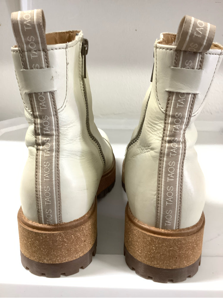 Taos Shoe Size 7.5 Cream Downtown Booties