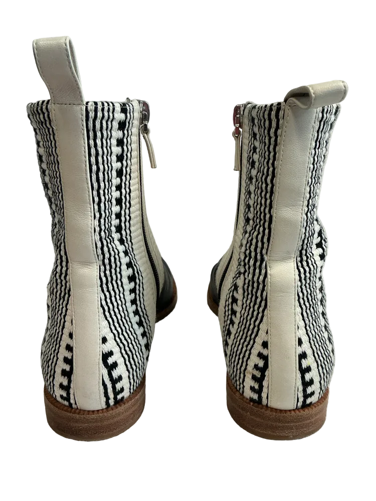Amambaih Shoe Size 8 Black & White Julia Booties