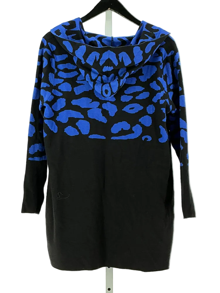 Ethyl Size M Navy & Blue Sweater