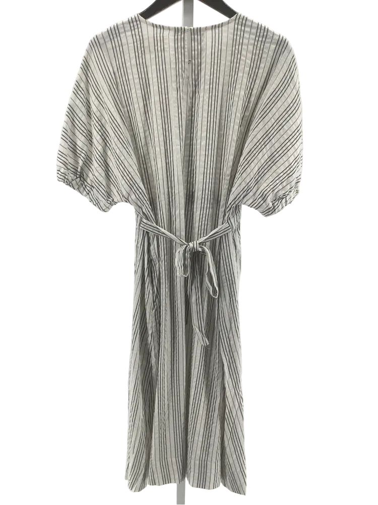amente Size M/L White & Gray Dress