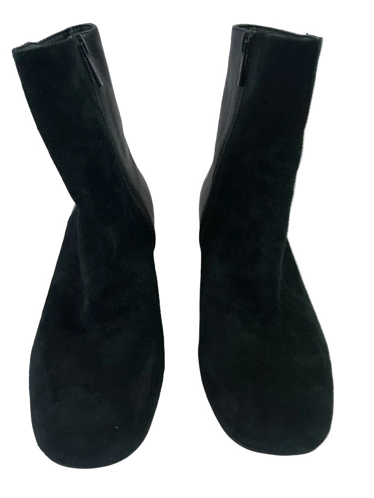 Donald Pliner Shoe Size 7 Black Booties