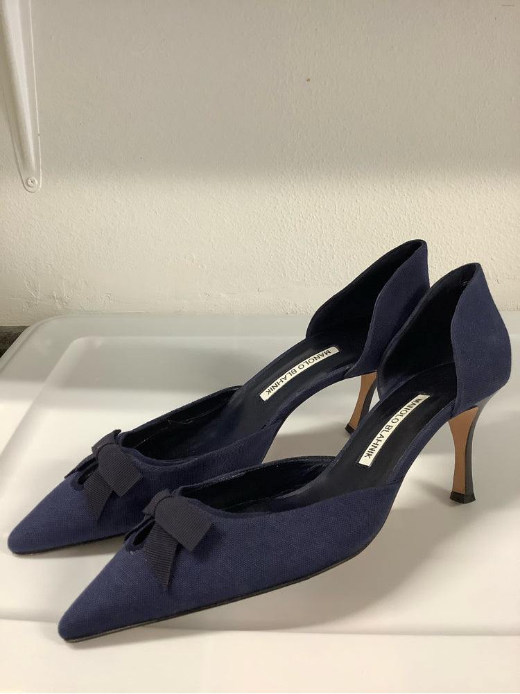 Manolo Blahnik Shoe Size 10.5 Navy Heels