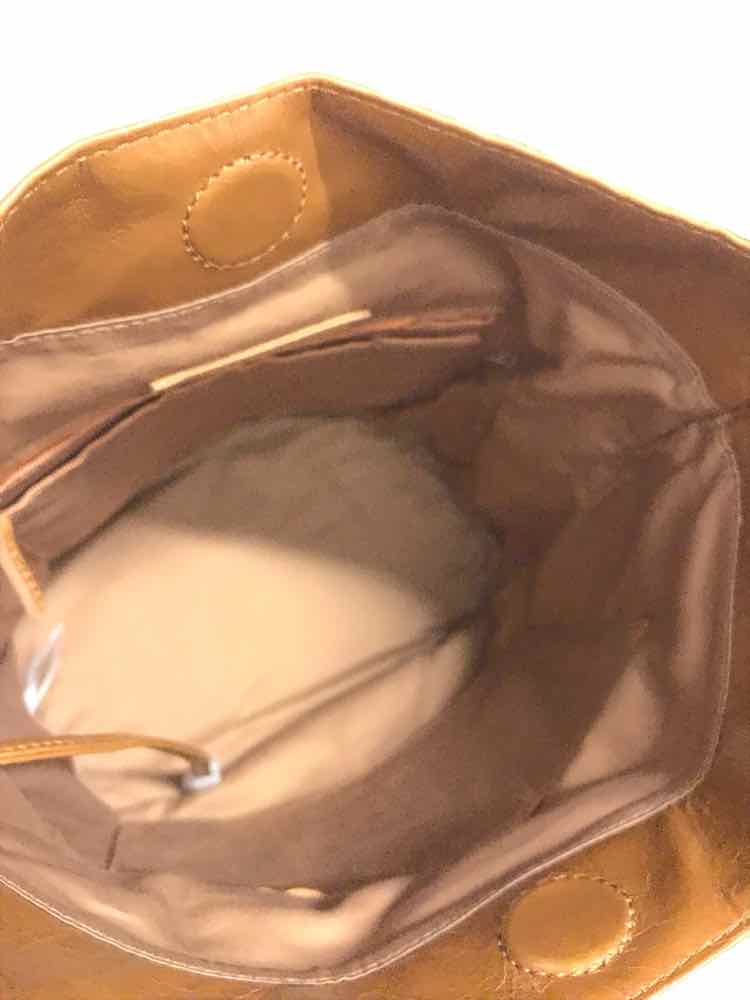 Hobo Tan & White Sheila Handbags
