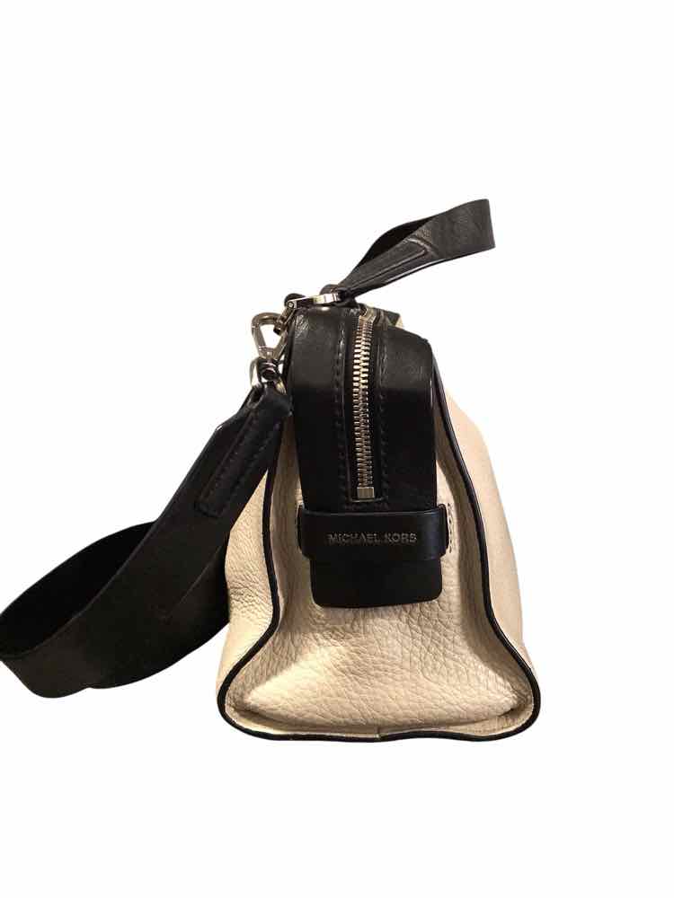 michael michael kors Tan & Black Ingrid Handbags