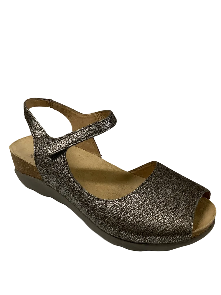 Dansko Shoe Size 8.5 Silver Marcy Sandals