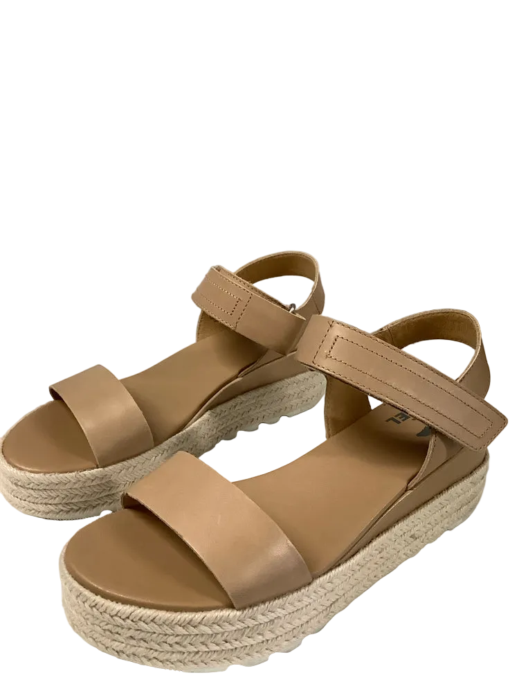 Sorel Shoe Size 9 Tan Sandals