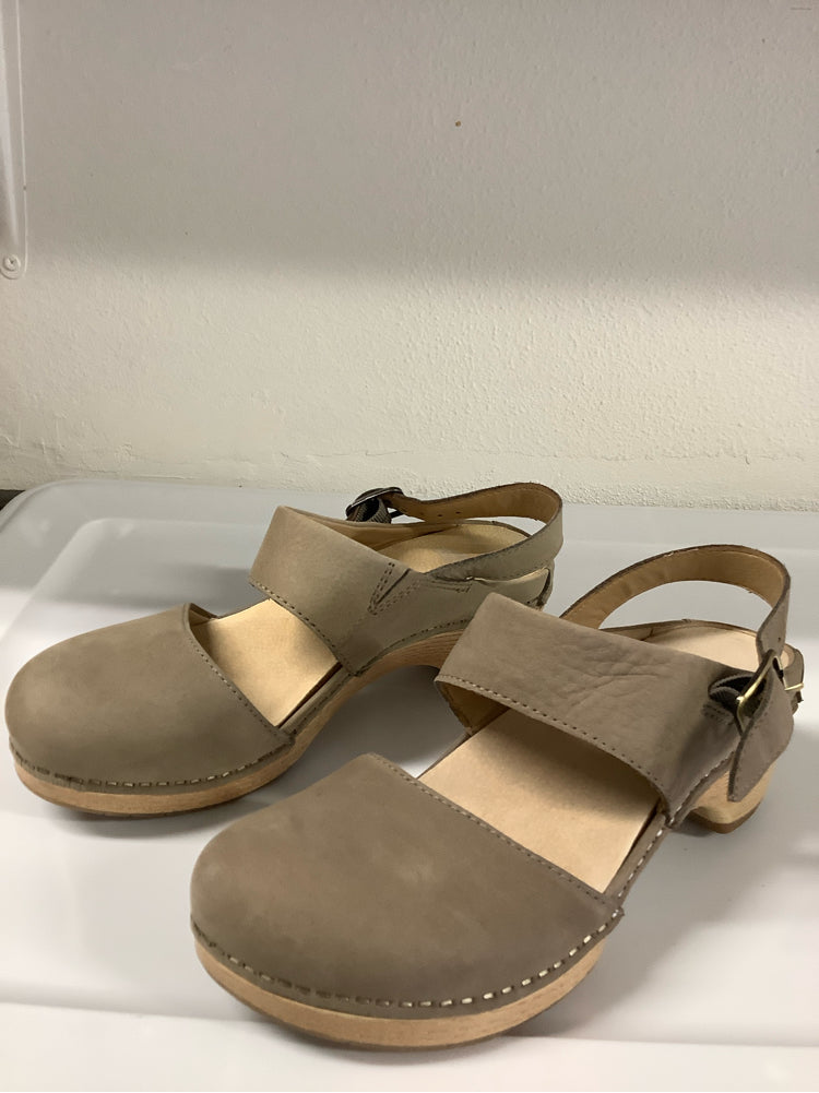 Dansko Shoe Size 5/6 Taupe LUCIA Sandals