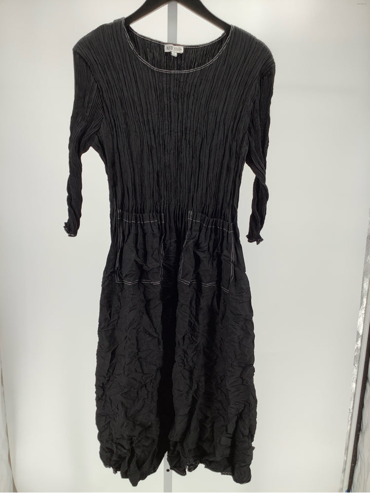 Alquema Size M/L Black Smash Pocket Dress