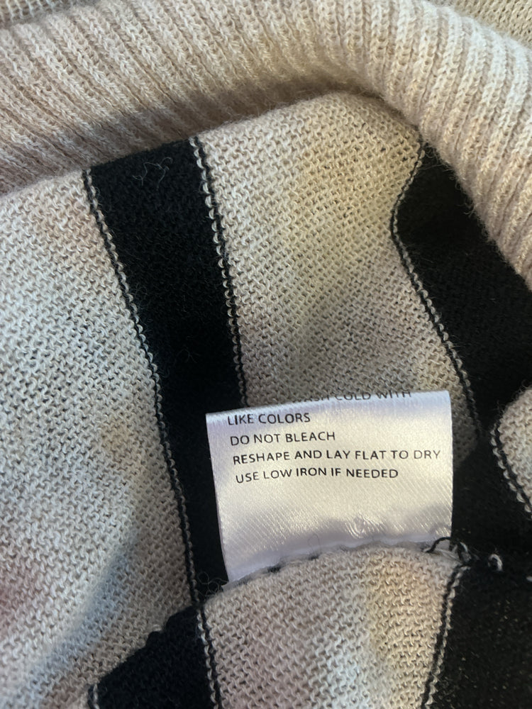 Evereve Size XS Tan & Black Sweater